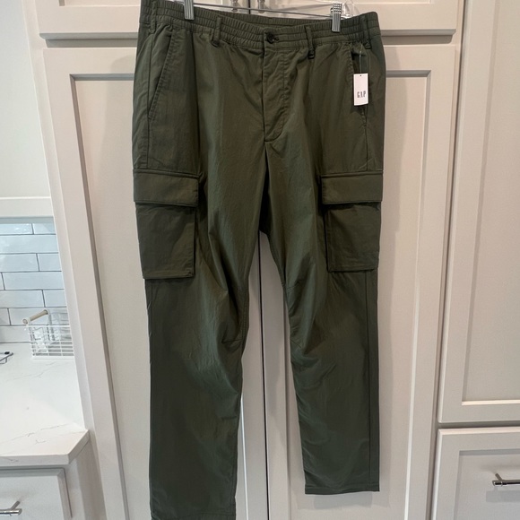 NWT!! Gap Men's Slim Cargo Pants in Olive Green. Size Large. - Picture 5 of 8